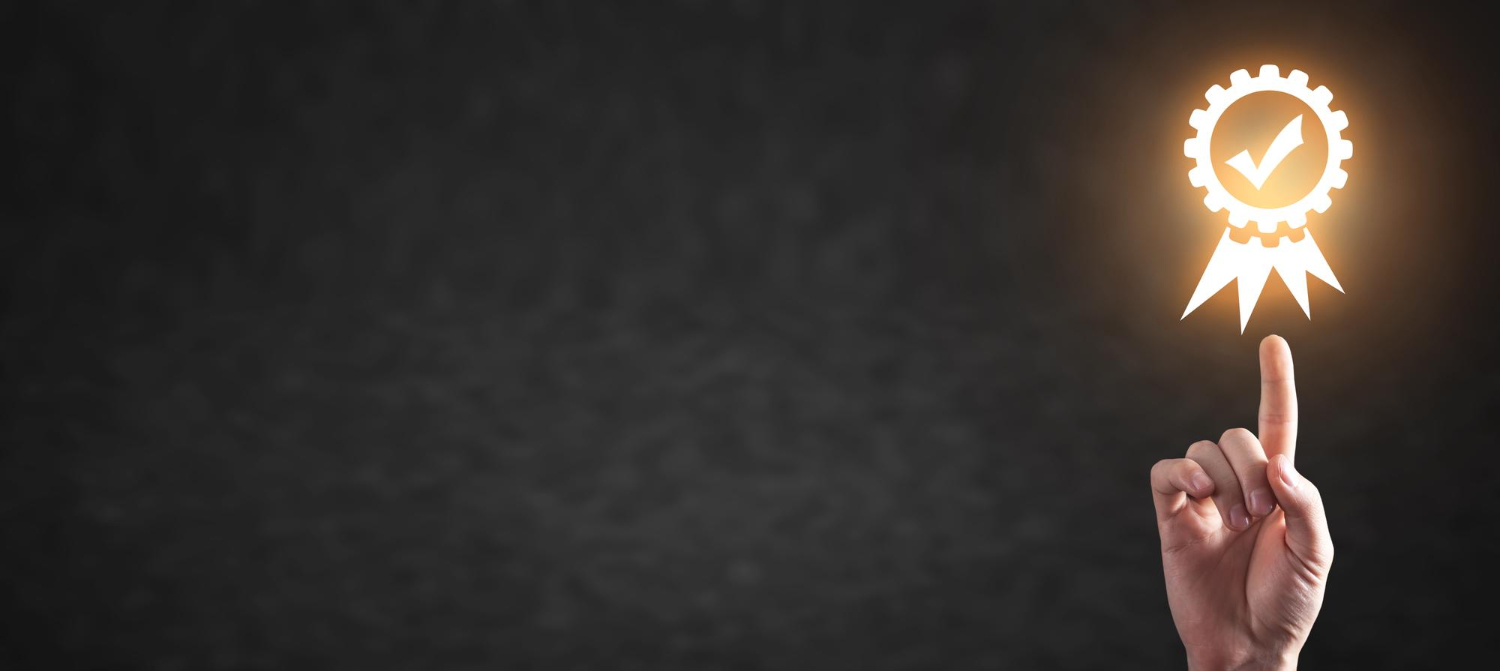 Image illustrant la certification d'une entreprise sur un fond noir